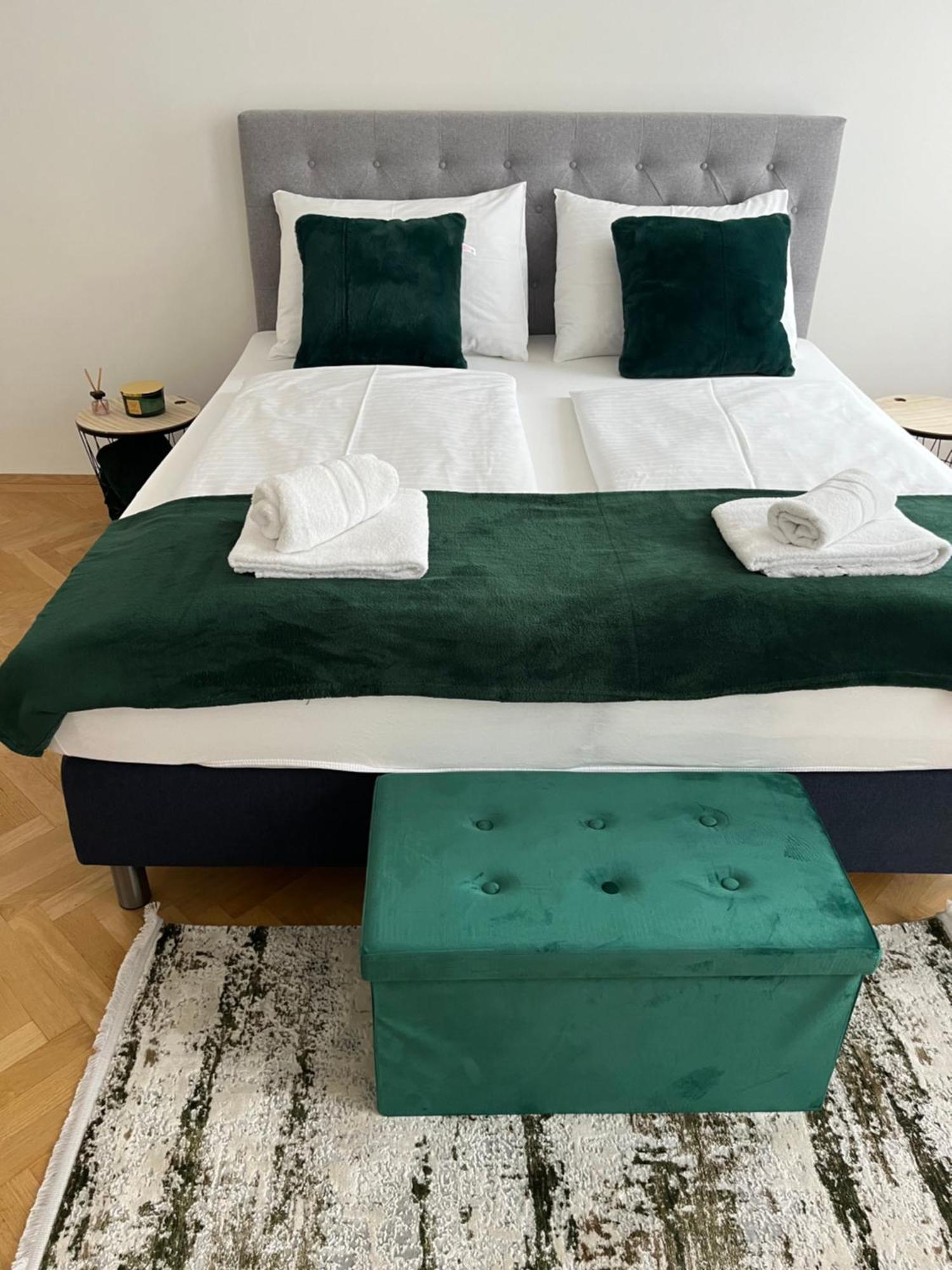 Anna Luxury Apartment Виена Екстериор снимка